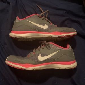 Nike tennis shoes